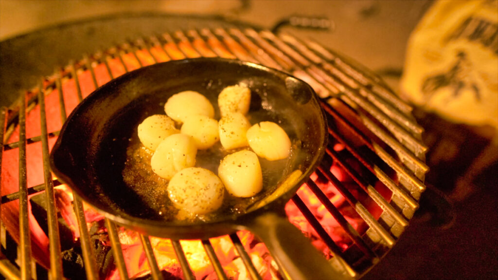 cast iron frying pan with scallops