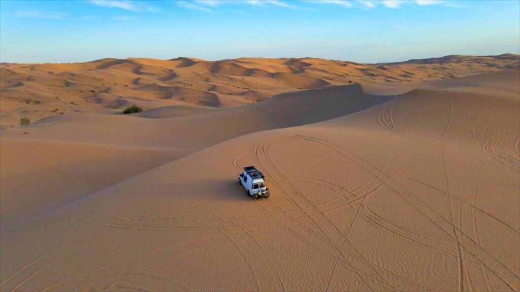 Chevrolet Express Quigley 4x4 van Imperial Sand Dunes