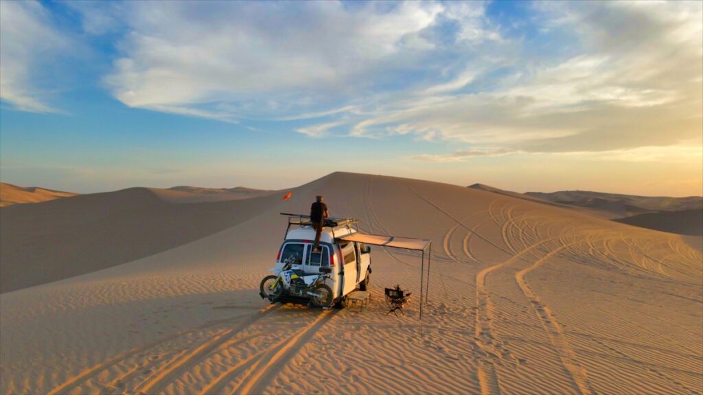 Chevrolet Express Quigley 4x4 van Imperial Sand Dunes