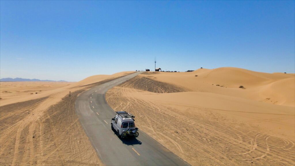 Chevrolet Express Quigley 4x4 van Imperial Sand Dunes